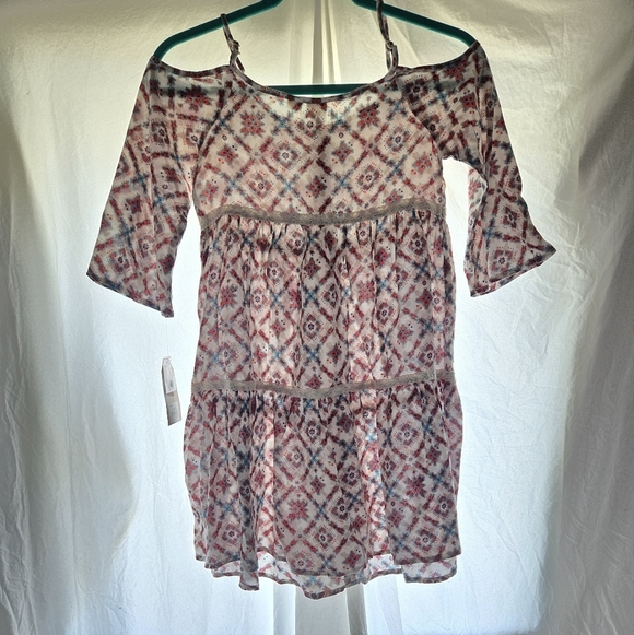 Cute Cold Shoulder Dress NWT - Picture 2 of 8